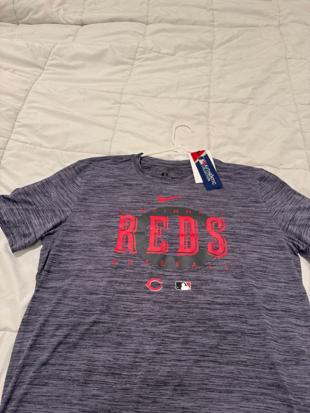 The Nike Tee MLB Cincinnati Reds Dri Fit T-shirt Size M
